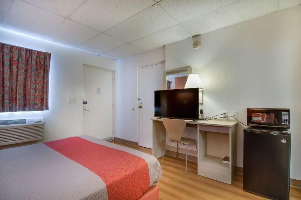 WiFi (free), bed sheets