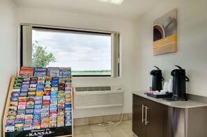 Library - Motel 6 Salina, KS (Salina)