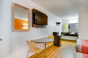 Habitación estándar, 2 camas matrimoniales, para no fumadores | Wifi gratis y ropa de cama 