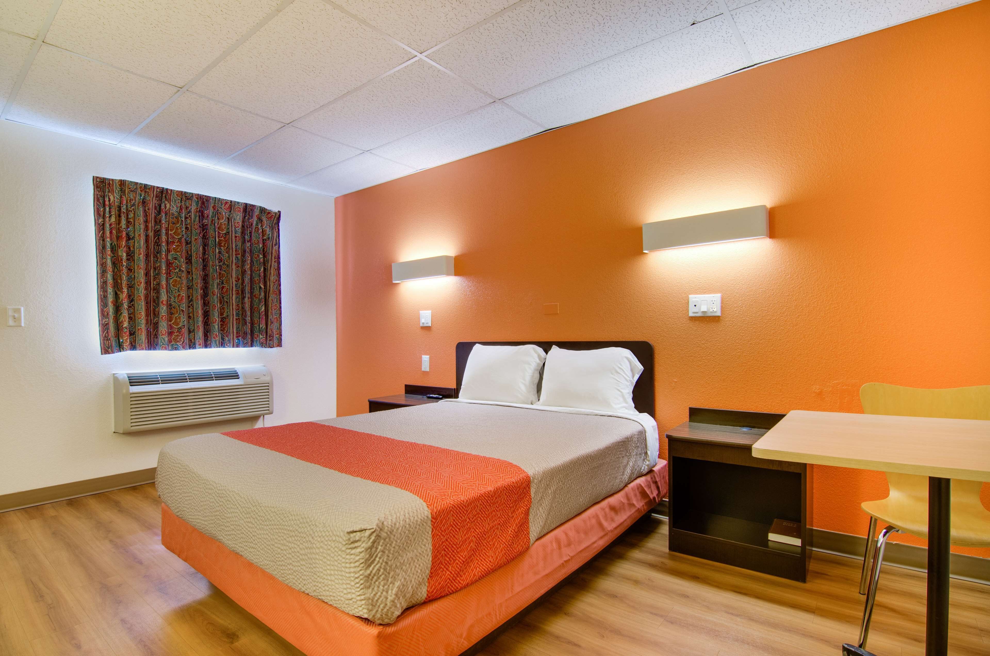 WiFi (free), bed sheets