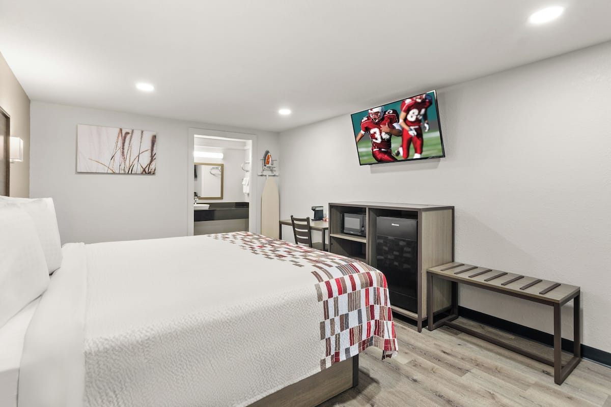 Schreibtisch, laptopgeeigneter Arbeitsplatz, kostenloses WLAN