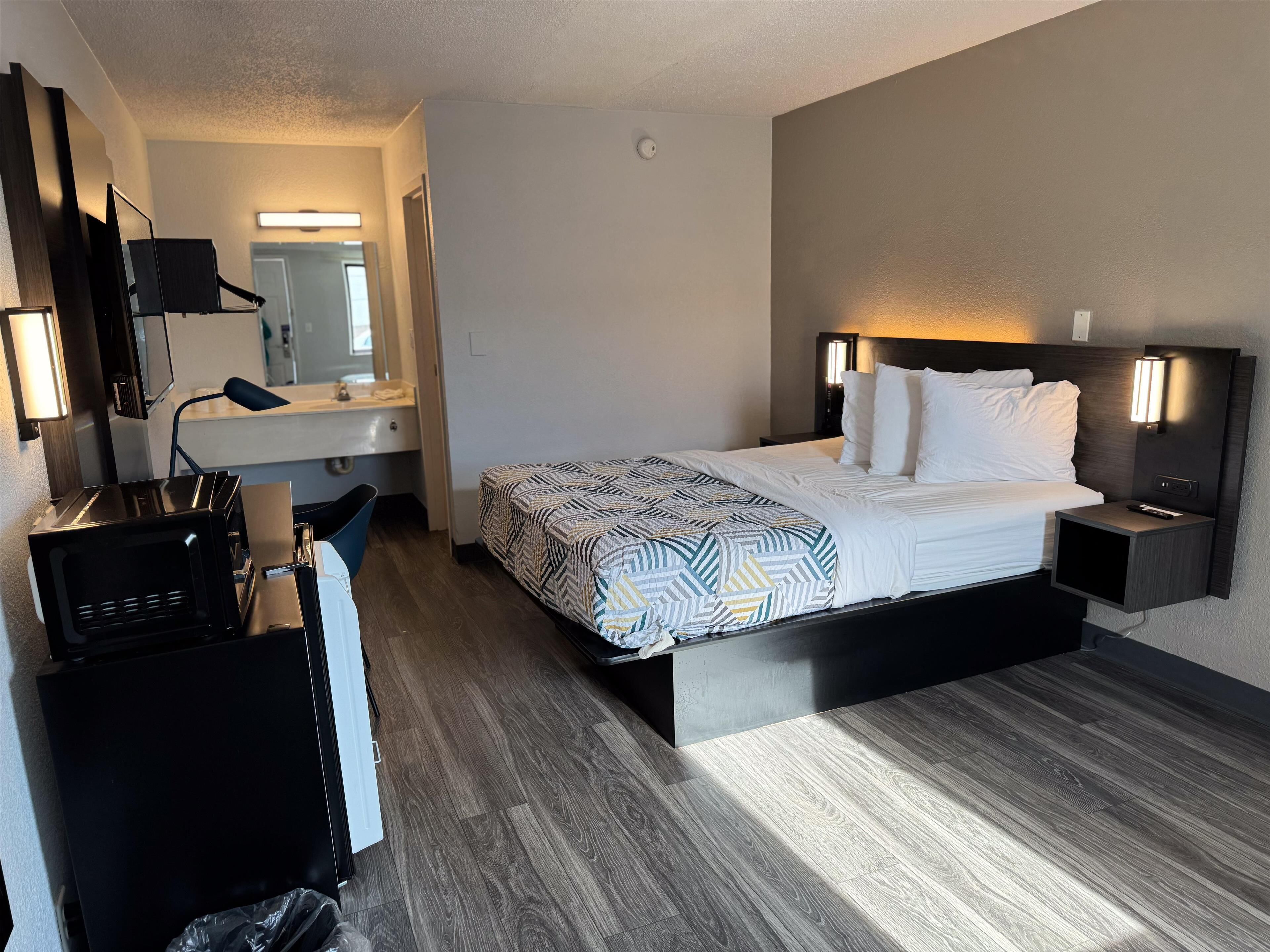 Minibar, bed sheets