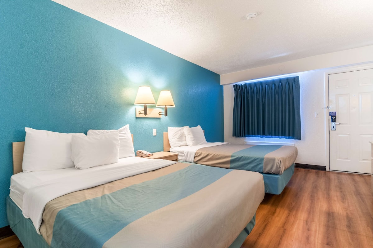 Minibar, bed sheets