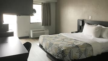 Een minibar, beddengoed