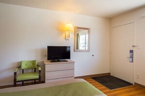 Free WiFi, bed sheets - Motel 6 Pueblo, CO - I-25 (Pueblo)