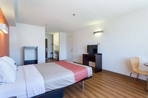 Standard Room, 1 Queen Bed, Non Smoking | Free WiFi, bed sheets, alarm clocks - Motel 6 Williams, AZ - West - Grand Canyon (Williams)