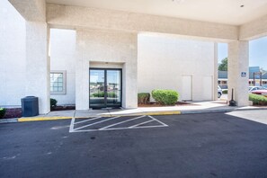 Property entrance - Motel 6 Williams, AZ - West - Grand Canyon (Williams)