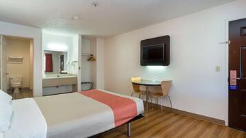 Standard Room, 1 Queen Bed, Non Smoking | Television