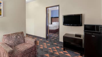 Room, 1 Bedroom, Non Smoking, Balcony (2 Queen Beds, Bridge View) | Desk, iron/ironing board, cribs/infant beds, free WiFi