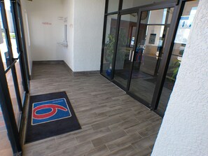 Interior entrance - Motel 6 Winslow, AZ (Winslow)