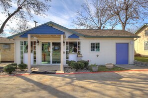 Front of property - Motel 6 Kerrville, TX (Kerrville)