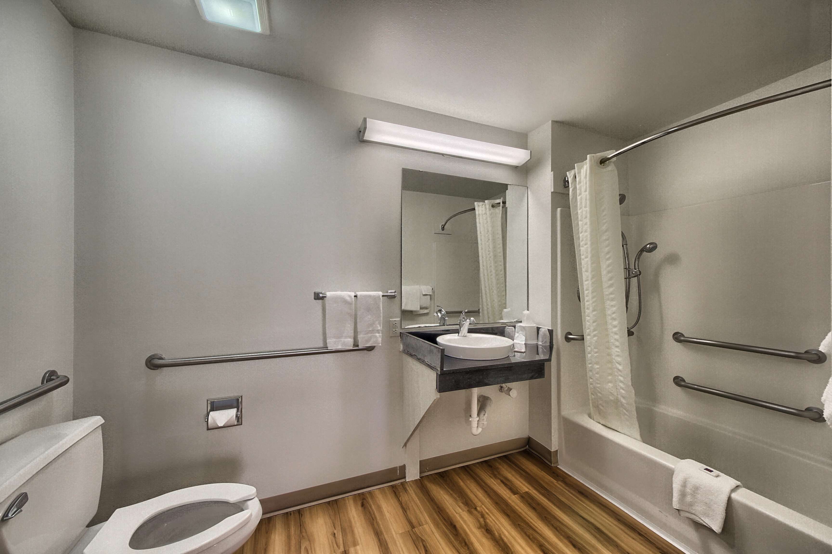 Rolstoeltoegankelijke badkamer
