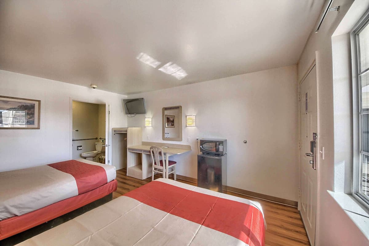 Laptopgeeigneter Arbeitsplatz, kostenloses WLAN, Bettwäsche