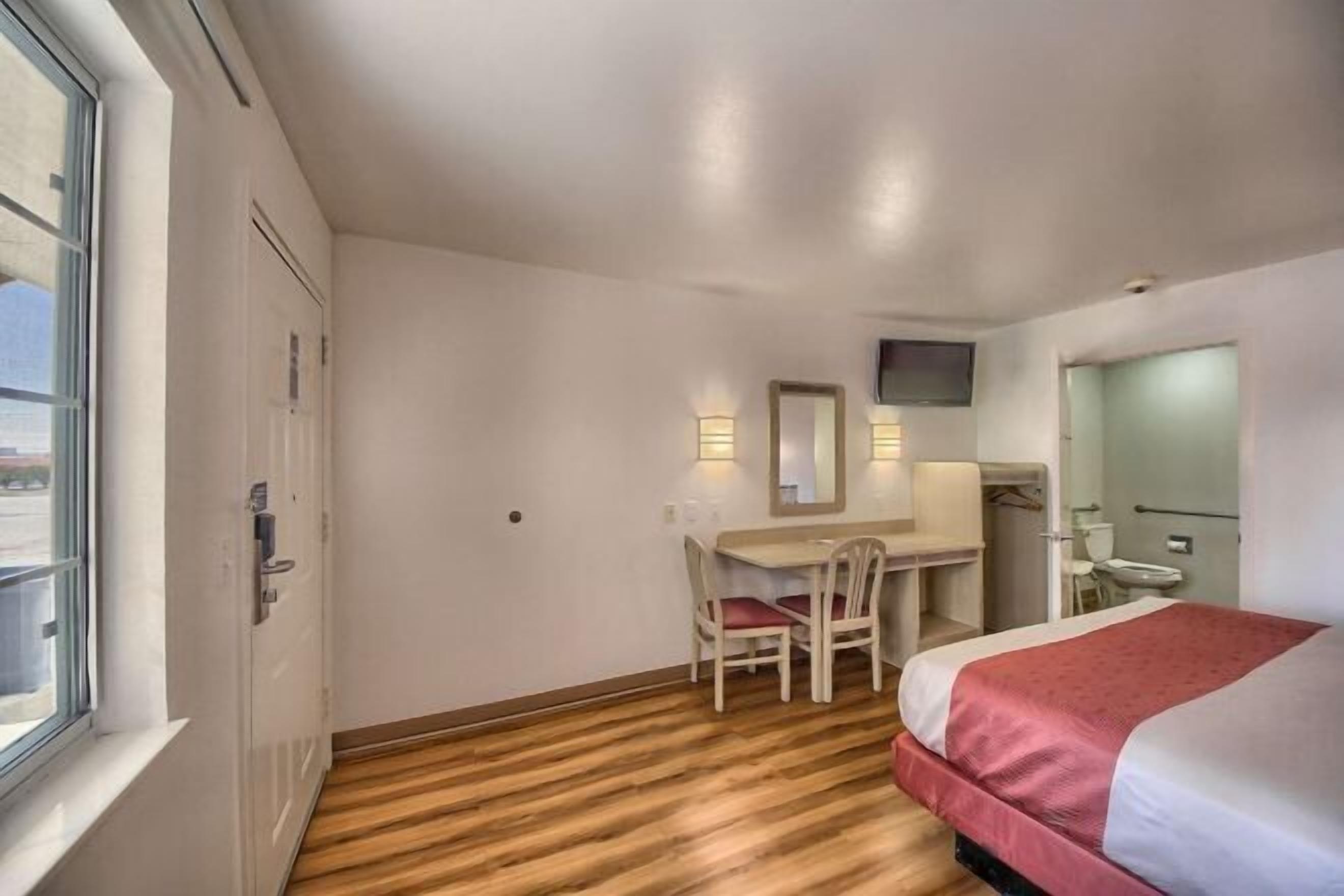 Espace de travail pour ordinateur portable, Wi-Fi gratuit, draps fournis