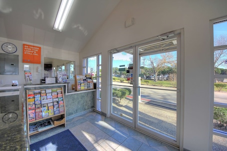 Vestíbulo. Motel 6 Kerrville, TX