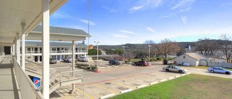 شرفة على السطح