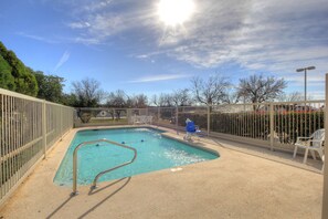 Pool - Motel 6 Kerrville, TX (Kerrville)