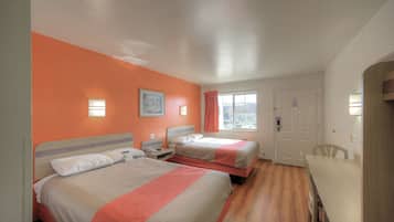 Ruang kerja ramah laptop, Wi-Fi gratis, dan seprai linen