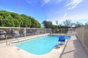 Pool - Motel 6 Kerrville, TX (Kerrville)