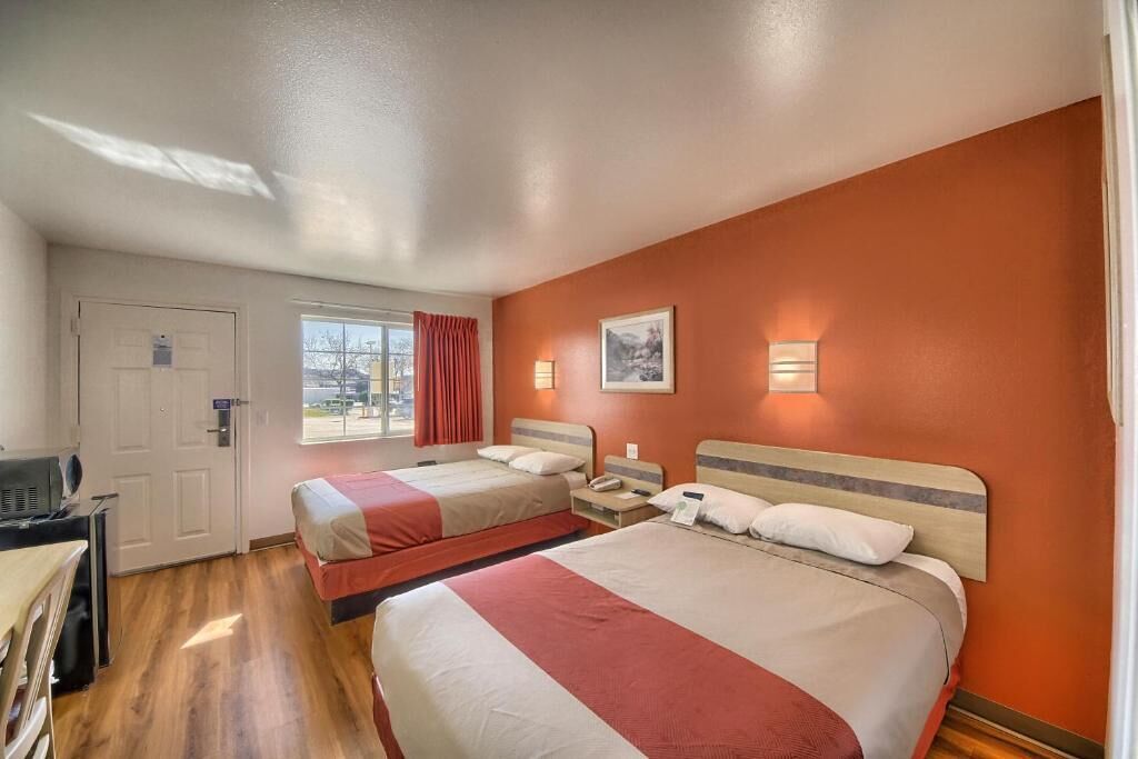 Een laptopwerkplek, gratis wifi, beddengoed