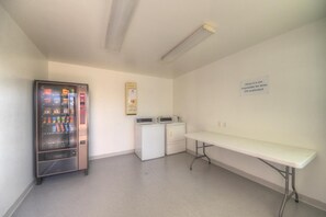 TV - Motel 6 Kerrville, TX (Kerrville)