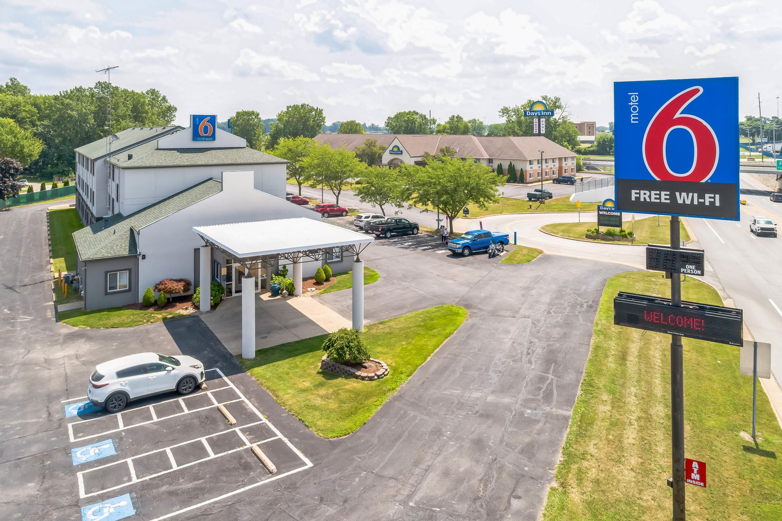 A motel with a sign indicating '6' and 'FREE WI-FI'.