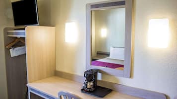 Standard Room, 1 Queen Bed, Non Smoking | Desk, iron/ironing board, free cribs/infant beds, free WiFi