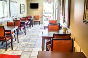 Free continental breakfast - Econo Lodge Meadville (Meadville)
