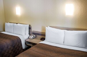 Escritorio, tabla de planchar con plancha y cunas gratuitas 