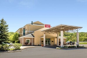 Exterior - Econo Lodge Meadville (Meadville)
