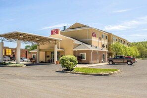 Exterior - Econo Lodge Meadville (Meadville)
