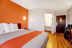 Minibar, free WiFi, bed sheets