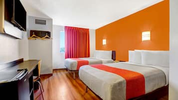 Minibar, free WiFi, bed sheets