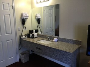 Bathroom sink - Rodeway Inn Hurricane - Zion National Park Area (Hurricane)