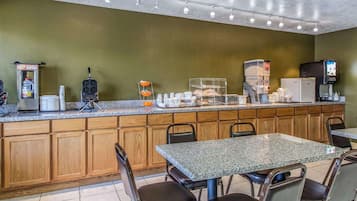 Desayuno continental gratuito y diario