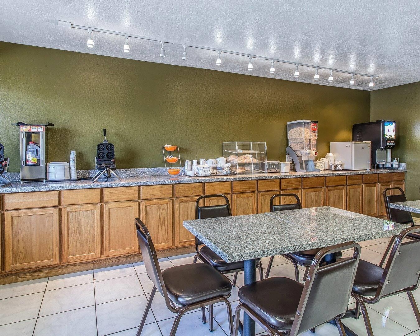 Free daily continental breakfast 