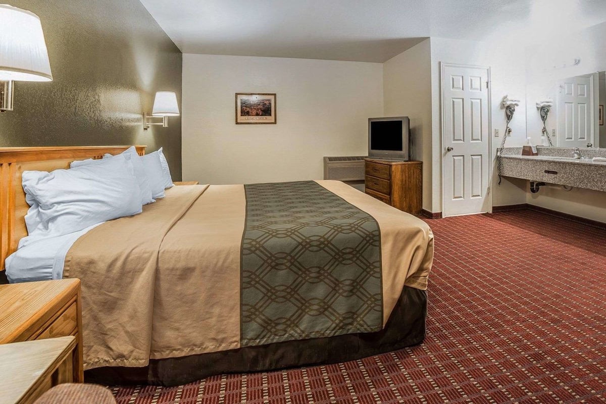 Desk, cots/infant beds, rollaway beds, free WiFi