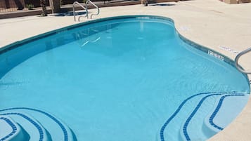 Sæsonbestemt udendørs pool