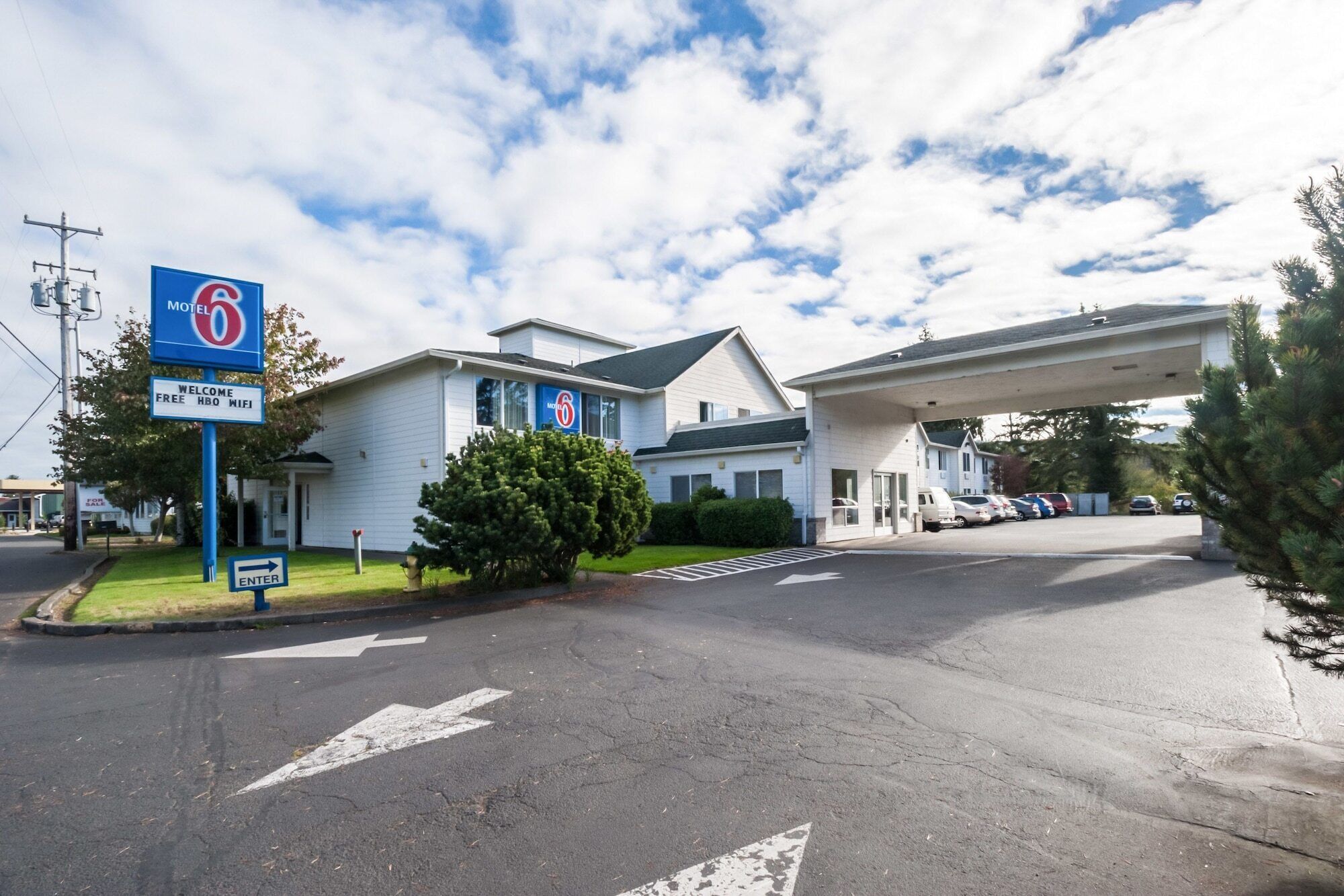 A motel with a sign indicating free HBO WiFi.