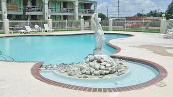 Outdoor pool, pool loungers
