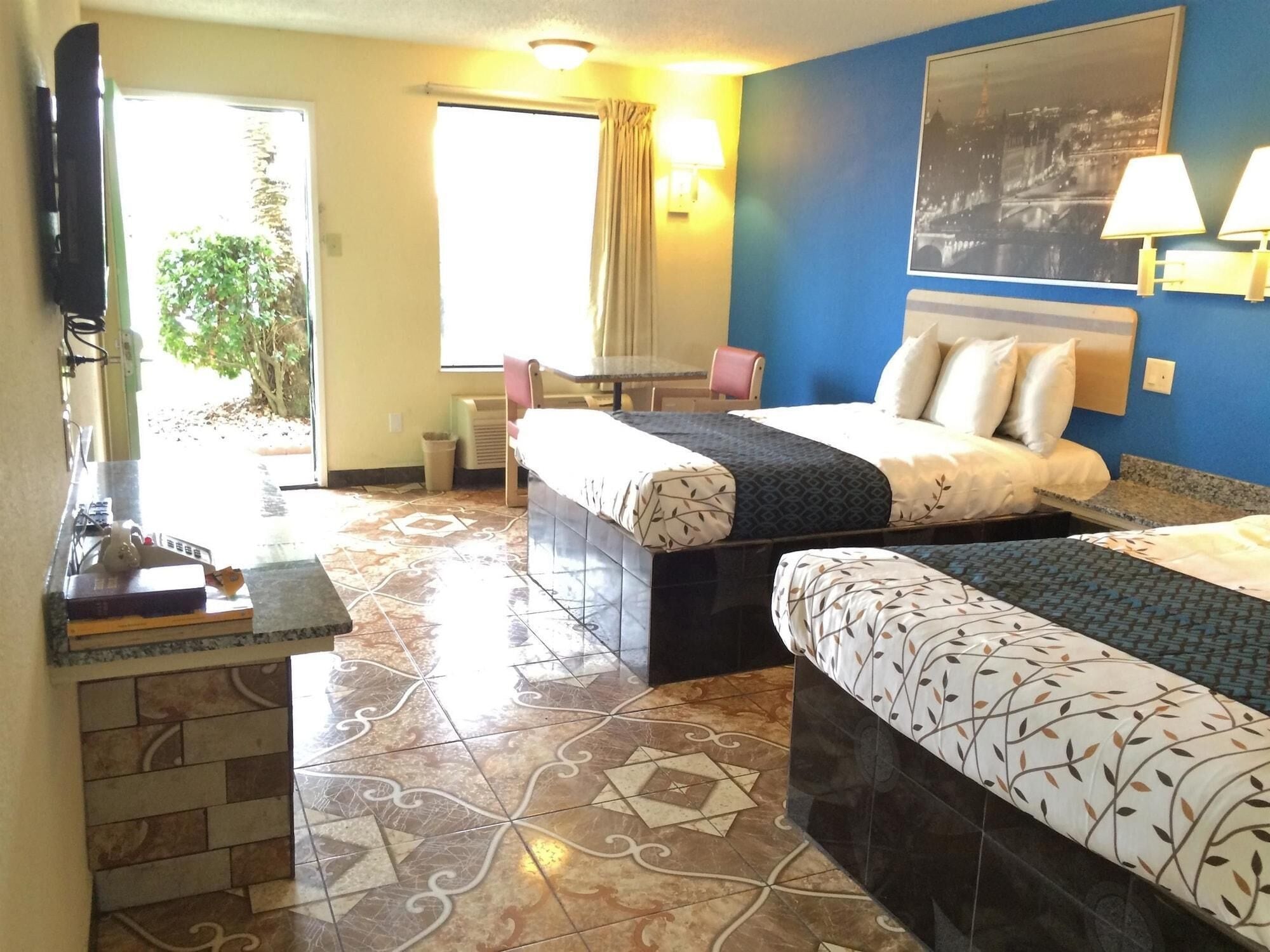 Una scrivania, letti aggiuntivi (a pagamento), Wi-Fi gratuito, lenzuola