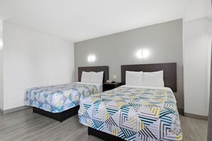 In-room safe, laptop workspace, blackout drapes - Motel 6 Washington, DC (Washington)