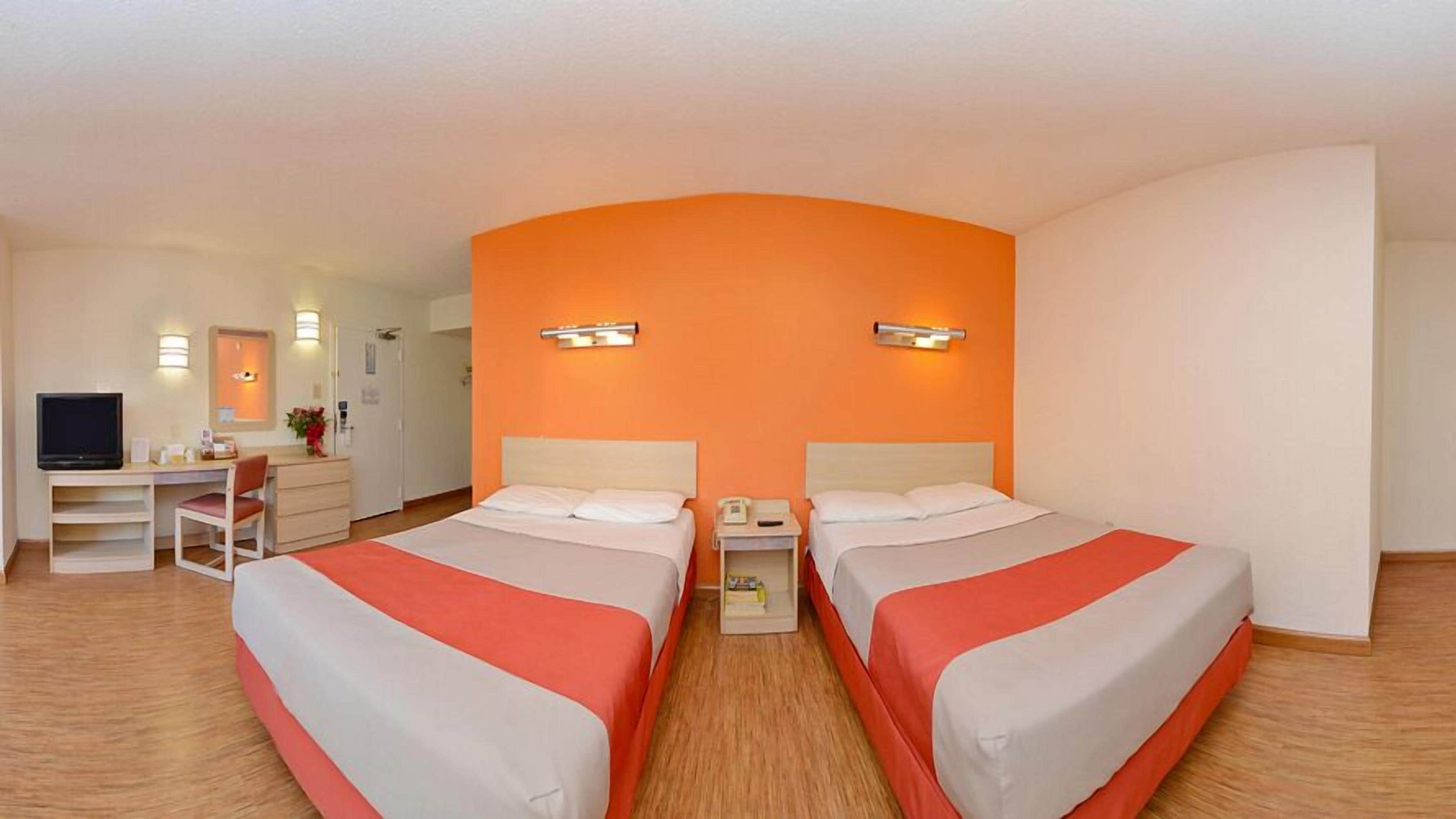 In-room safe, laptop workspace, blackout drapes, iron/ironing board