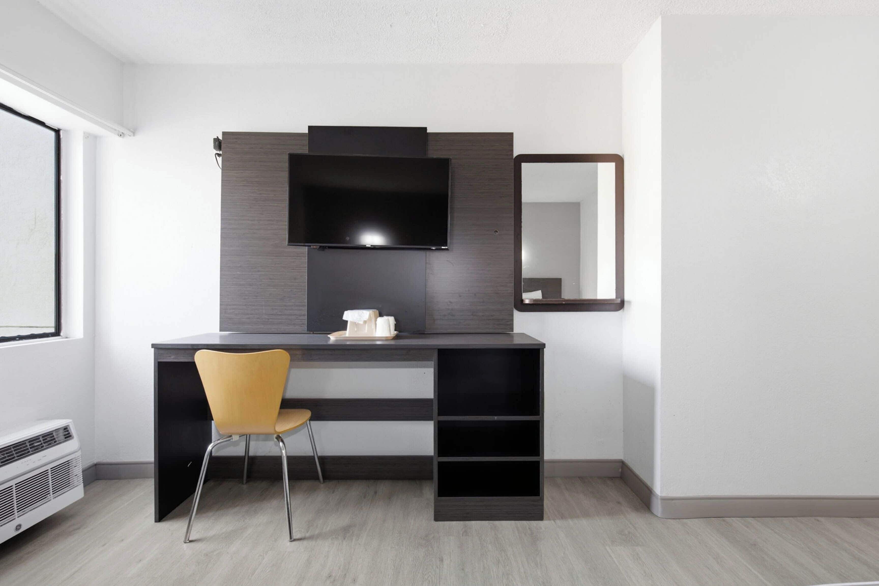 In-room safe, laptop workspace, blackout drapes