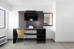 In-room safe, laptop workspace, blackout drapes