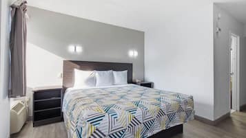 In-room safe, laptop workspace, blackout drapes