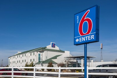 Motel 6 Dale, IN
