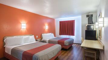 Escritorio, wifi gratis, ropa de cama y despertador