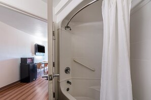 Accessible bathroom - Motel 6 San Antonio, TX - Downtown - Alamo Dome (San Antonio)