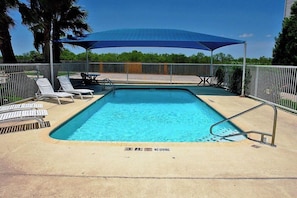 Outdoor pool - Motel 6 San Antonio, TX - Downtown - Alamo Dome (San Antonio)